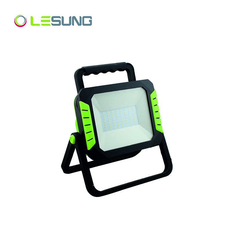 Key features and characteristics of a professional socket work lamp
